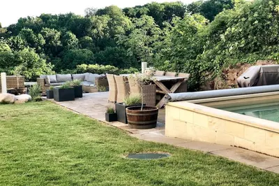 Ein Garten an der Unterkunft Wohlfühl-Apartment am Paradiesberg