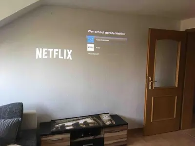TV/Unterhaltungsangebot in der Unterkunft CasaColombia traumhafte Neustadt-Wohnung am Park