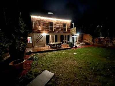 Das Gebäude in dem sich das Ferienhaus befindet