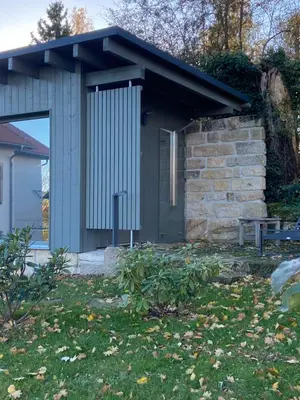 Das Gebäude in dem sich das Ferienhaus befindet