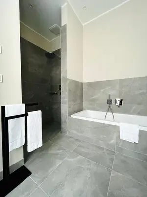 Ein Badezimmer in der Unterkunft Luxury Home / 3-Raum-Suite an der Frauenkirche / 2