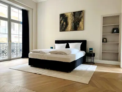 Ein Bett oder Betten in einem Zimmer der Unterkunft Luxury Home / 3-Raum-Suite an der Frauenkirche / 6
