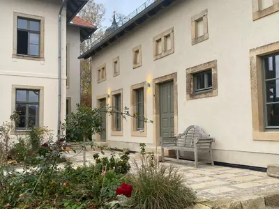 Das Gebäude in dem sich das Ferienhaus befindet