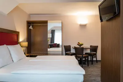 Ein Bett oder Betten in einem Zimmer der Unterkunft Point Hotel Apartments and Rooms