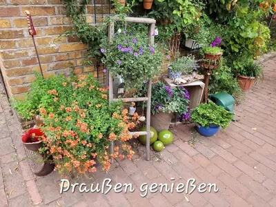 Ein Garten an der Unterkunft NEU! Stilvolle FeWo Finsterwalde