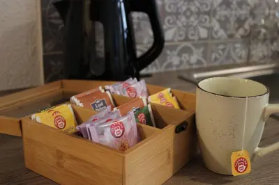 Kaffee-/Teezubehör in der Unterkunft Stilvolle Altbauwohnung - Parkplatz, WLAN, Netflix, Zentrum Bad Schandau