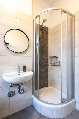 Ein Badezimmer in der Unterkunft Business & Life Apartment nähe TU, HBF und Oper - SmartTV, MagentaTV und Küche