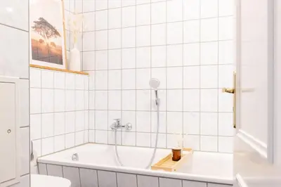 Ein Badezimmer in der Unterkunft Fynbos Apartments Theaterblick, historisch & stilvoll, Parkplatz