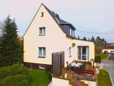 Das Gebäude in dem sich das Ferienhaus befindet