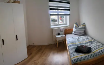 Ein Bett oder Betten in einem Zimmer der Unterkunft Monteur Ferienwohnungen OT Kleinwaltersdorf mit Außensitzecke und Grill