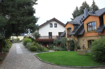 Das Gebäude in dem sich die Ferienwohnung befindet