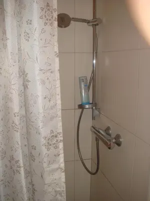 Ein Badezimmer in der Unterkunft Private room apart. near Elbe