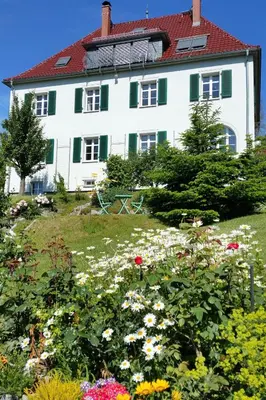 Ein Garten an der Unterkunft Villa Sonnenblick