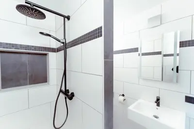Ein Badezimmer in der Unterkunft Restaurant und Pension Alberthafen