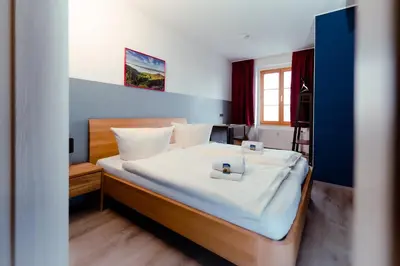 Ein Bett oder Betten in einem Zimmer der Unterkunft Restaurant und Pension Alberthafen