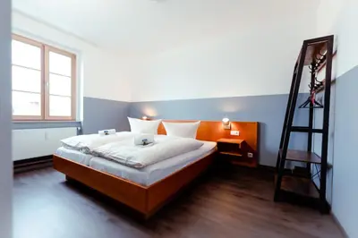 Ein Bett oder Betten in einem Zimmer der Unterkunft Restaurant und Pension Alberthafen