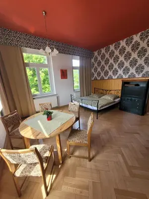 Ein Sitzbereich in der Unterkunft Pension Schützenhaus Leisnig