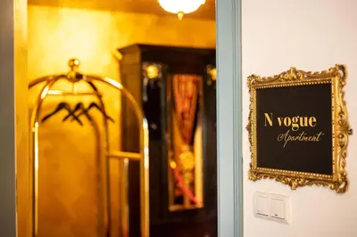 Ein Zertifikat, Auszeichnung, Logo oder anderes Dokument, das in der Unterkunft N vogue Apartment - Außergewöhnliche Unterkunft in Zentrumsnähe ausgestellt ist
