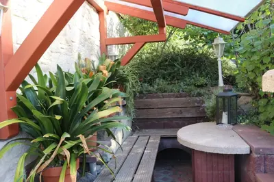 Ein Garten an der Unterkunft Kleine Wohngelegenheit